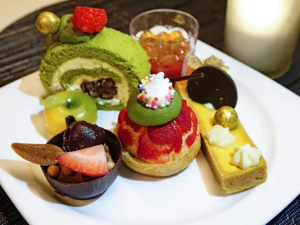 Free Image of Plate With Assorted Desserts 