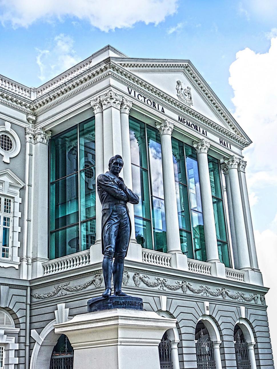 Free Image of Statue of Man in Front of Building 