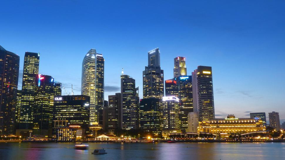 Free Image of Singapore City as evening falls 