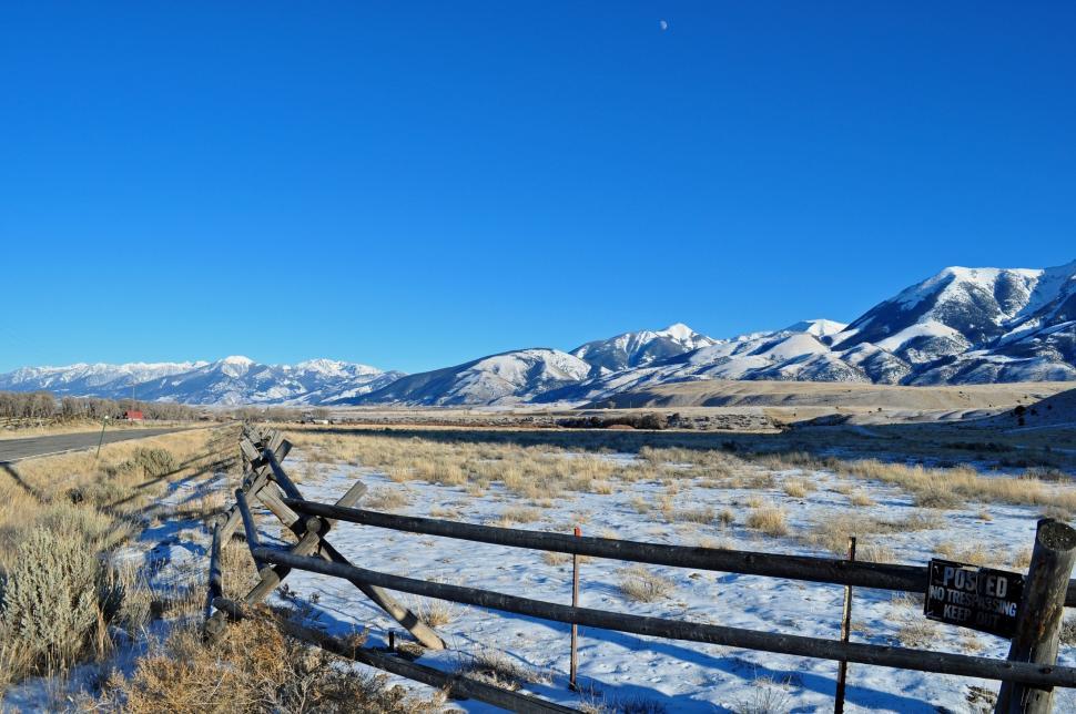 Free Image of Snowy Field With Fence and Mountains 