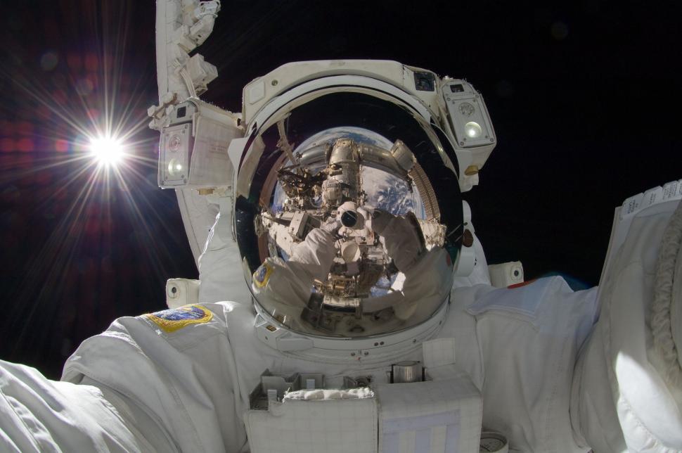 Free Image of astronaut oxygen mask breathing device gasmask mask device 