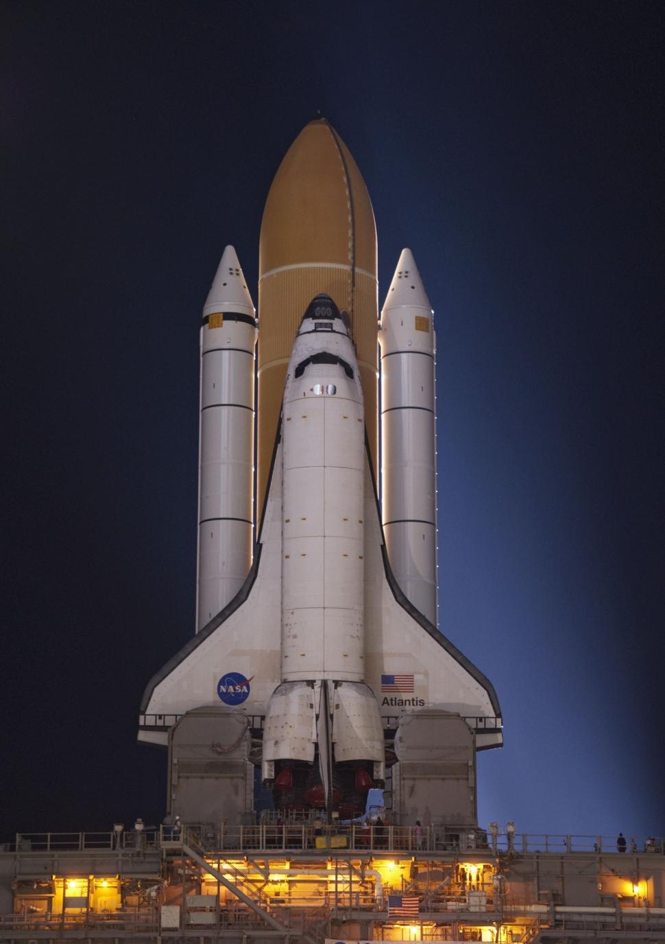 Free Image of Space Shuttle on Display at Museum 