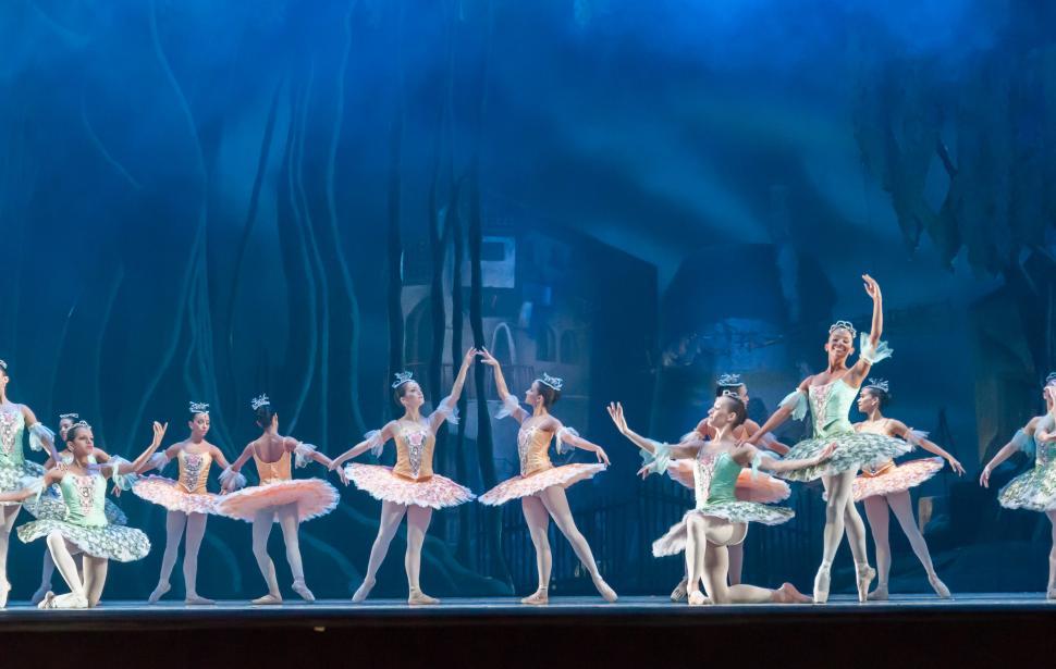 Free Image of Ballerinas on Stage With Arms Raised 
