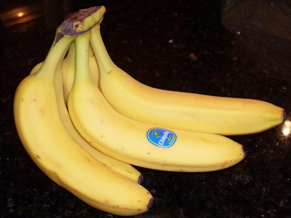 Free Image of Bananas Sitting on Kitchen Counter 