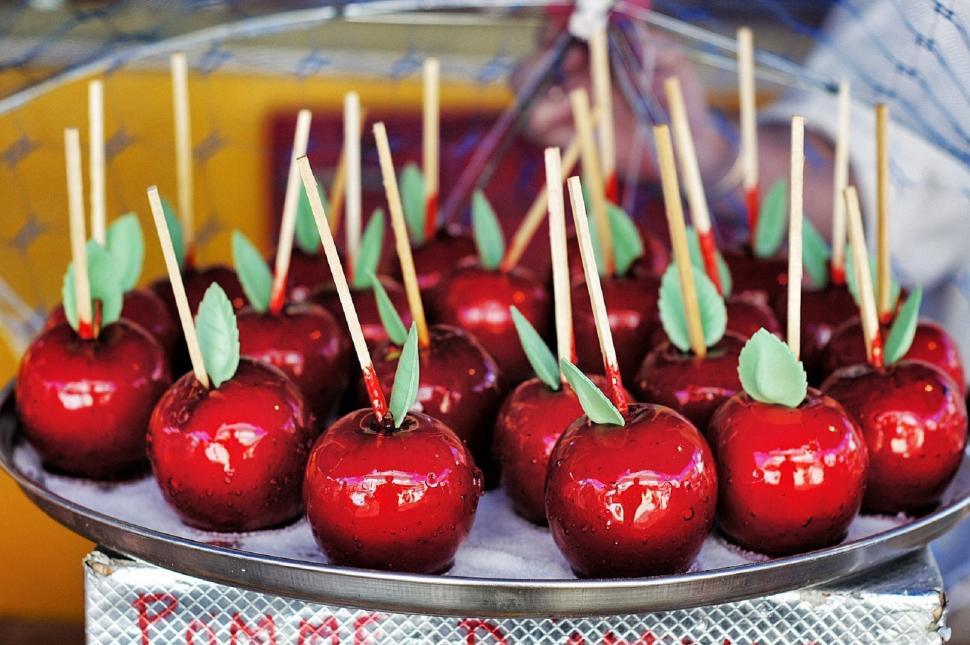 Free Image of Tray of Apples With Toothpicks 