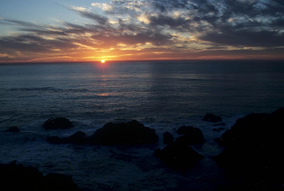 Free Image of sunset over the ocean 