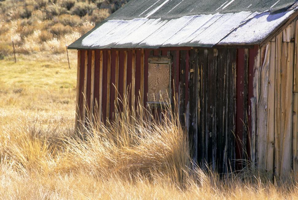 Free Image of barn in field 