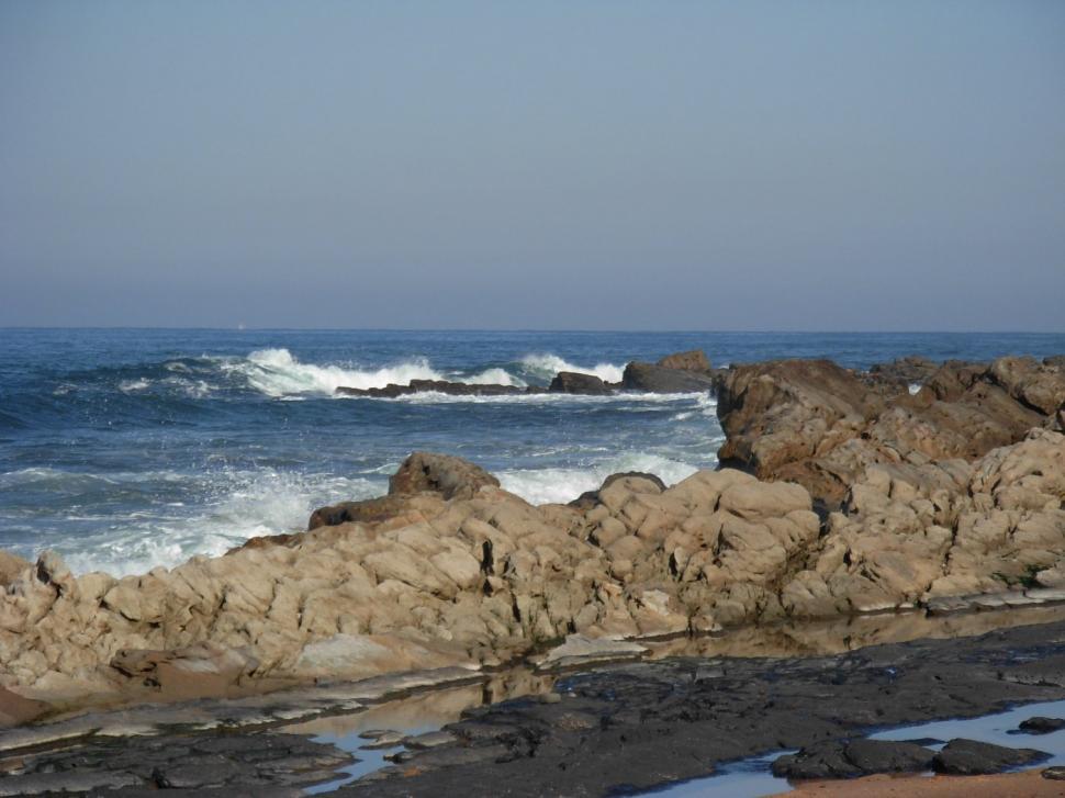 Free Image of Rocky Beach 