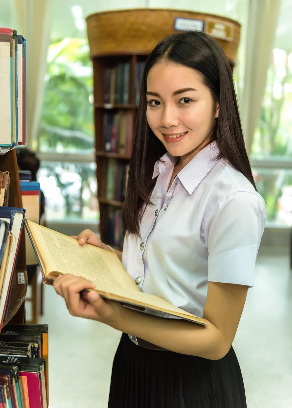 Free Image of Beautiful Girl in the library 