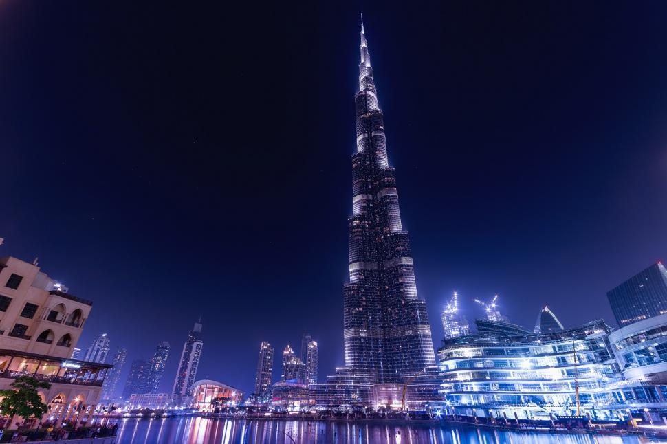 Free Image of Tall Building Towering Over City at Night 