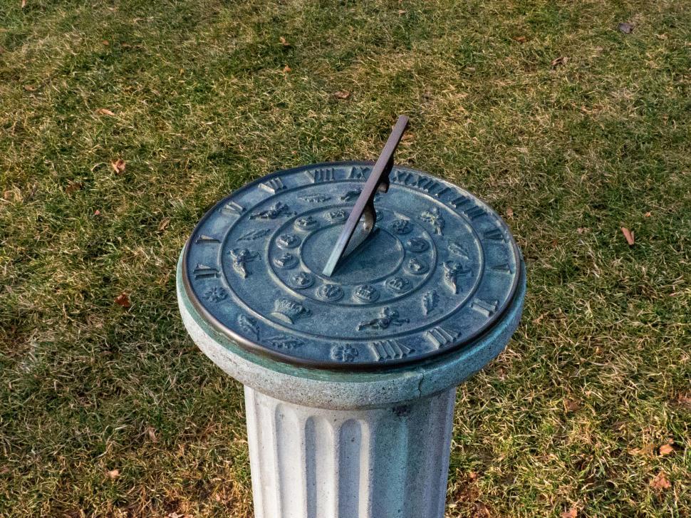 Free Image of Sun Dial 