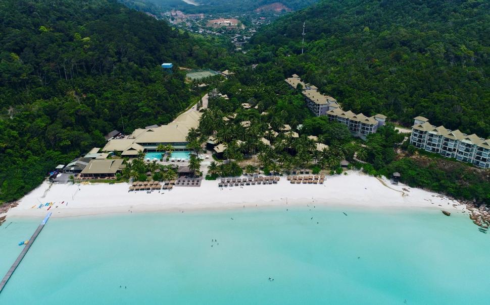 Free Image of Aerial View of Resort and Beach 