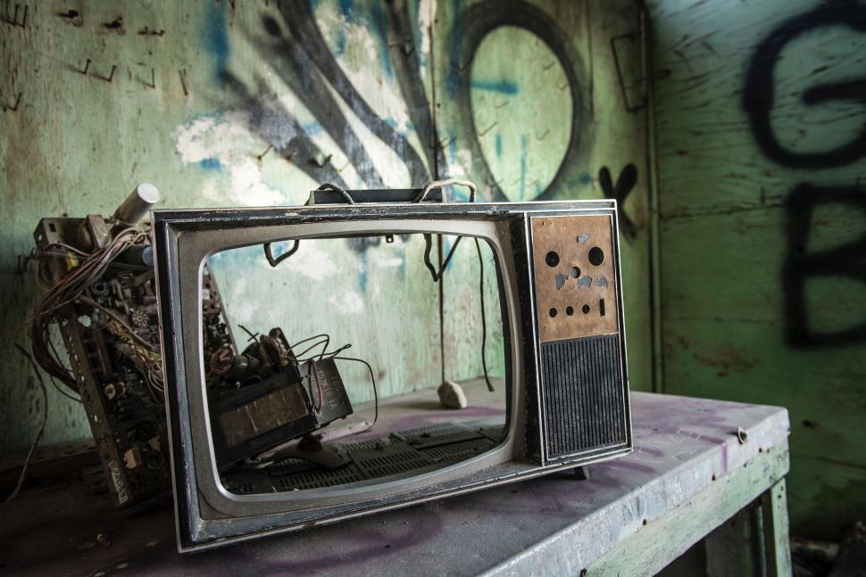 Free Image of An Old TV on a Table 