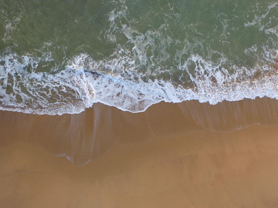 Free Image of Aerial View of Beach With Incoming Waves 