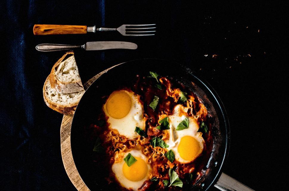 Free Image of Skillet With Eggs and Bread on Table 