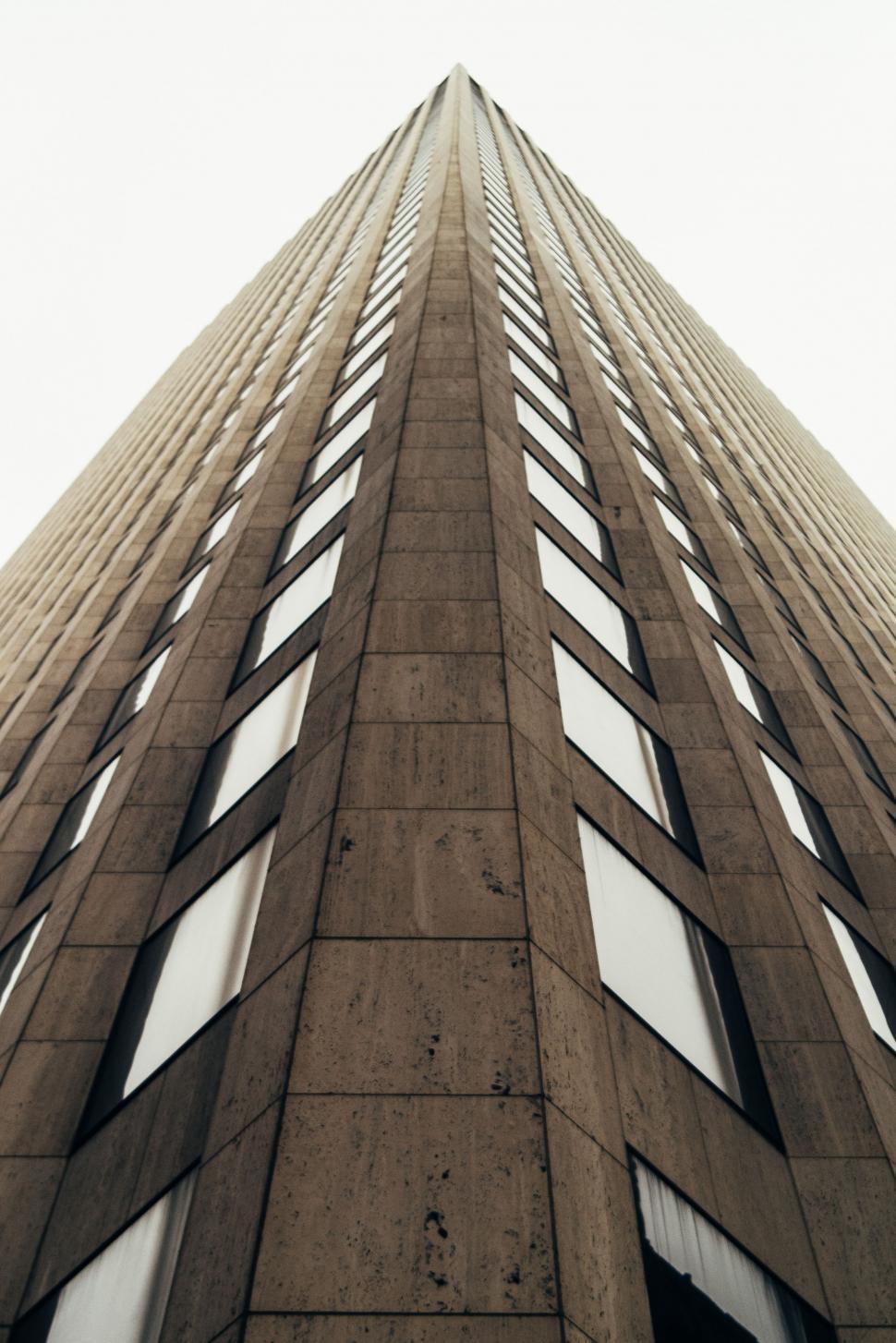 Free Image of Impressive Skyscraper With Numerous Windows 