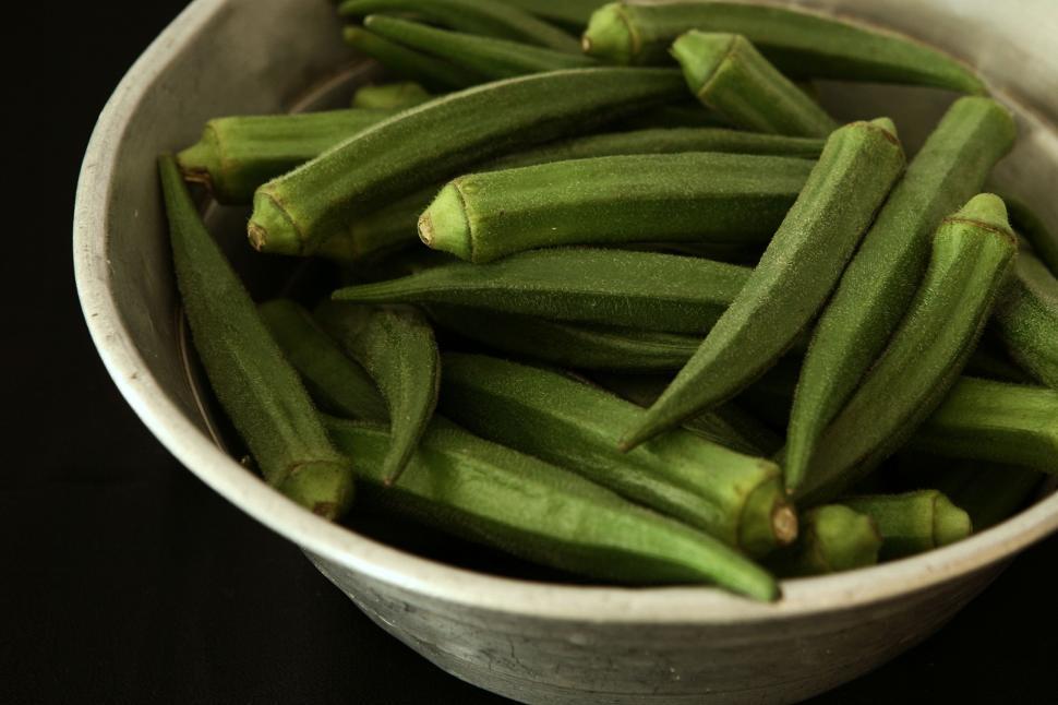 Free Image of Bowl Filled With Green Beans on Table 