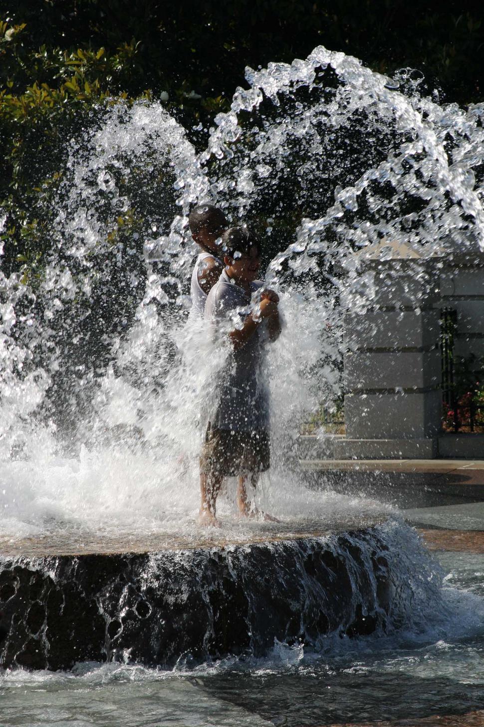 Free Image of child in public fountain 