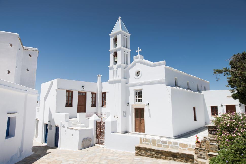 Free Image of A White Church With a Steeple on a Sunny Day 