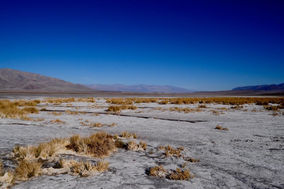 Free Image of Barren Plain With Distant Mountains 