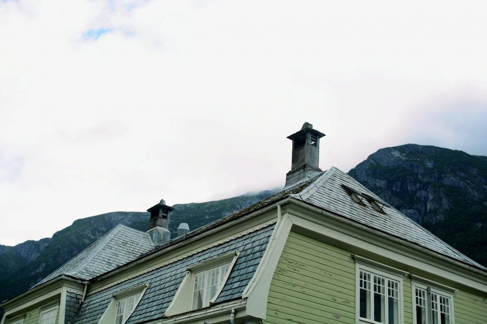 Free Image of House With Mountains in the Background 