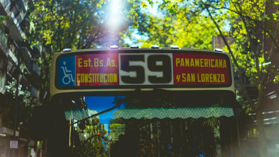 Free Image of Street Sign Showing 55 in Spanish 