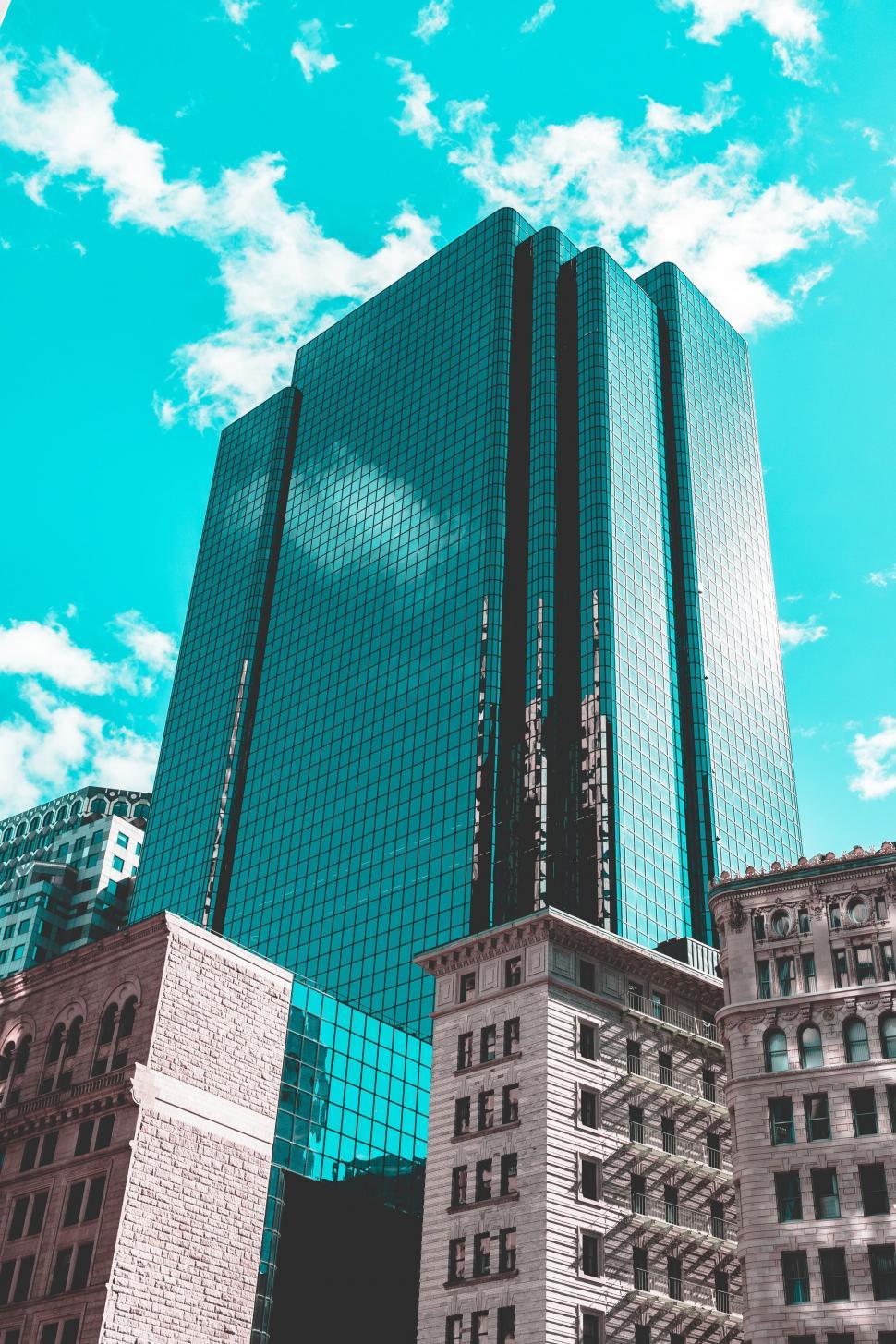 Free Image of Tall Building Amongst Others in Urban Setting 
