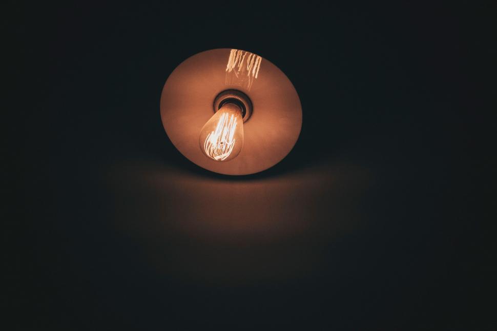 Free Image of Light Bulb on Table 