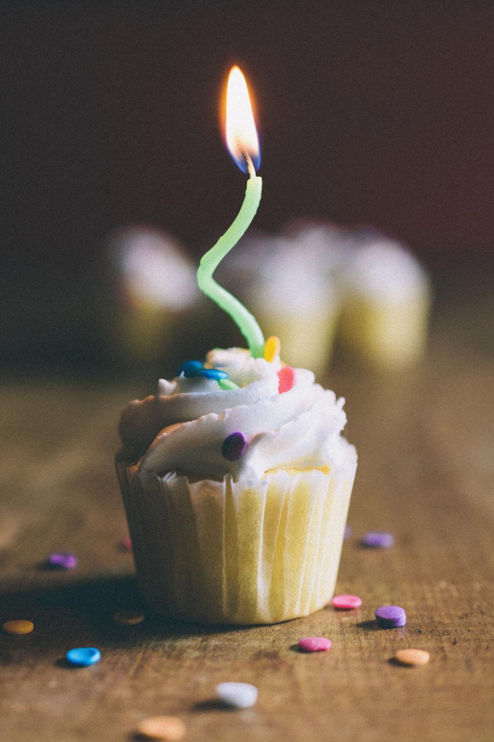 Free Image of Cupcake With Candle 