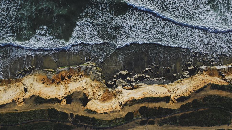 Free Image of Aerial View of Beach With Crashing Waves 