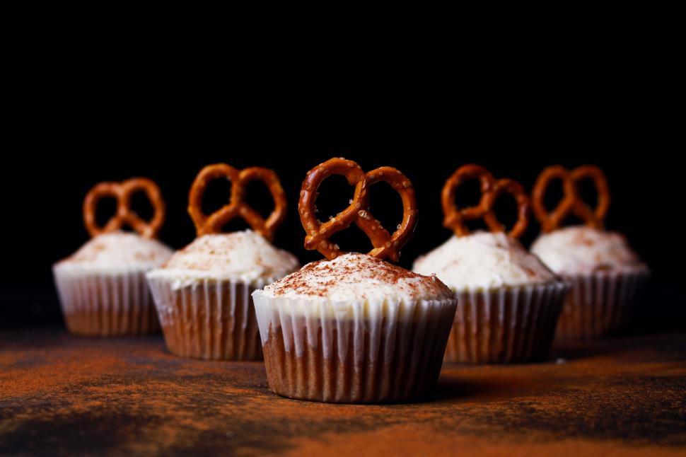 Free Image of Group of Cupcakes With Pretzels 