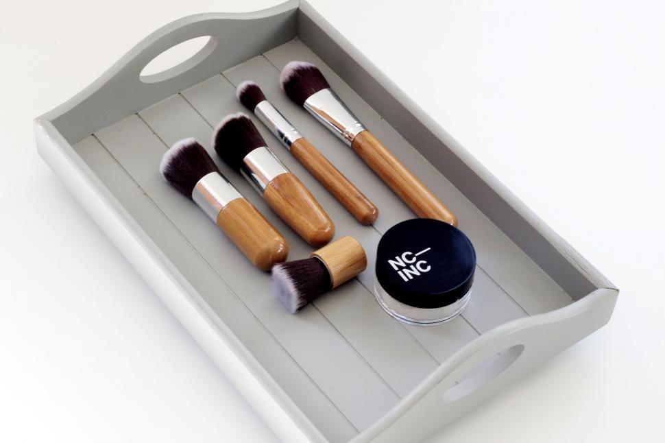 Free Image of Set of Makeup Brushes in a Box 