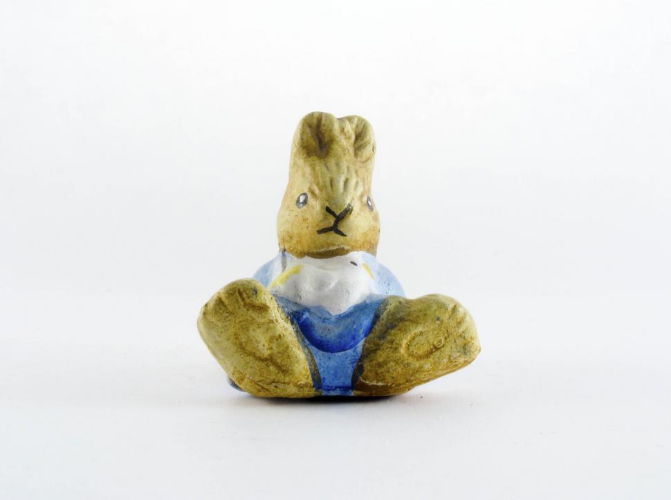 Free Image of ceramic figurine bunny 