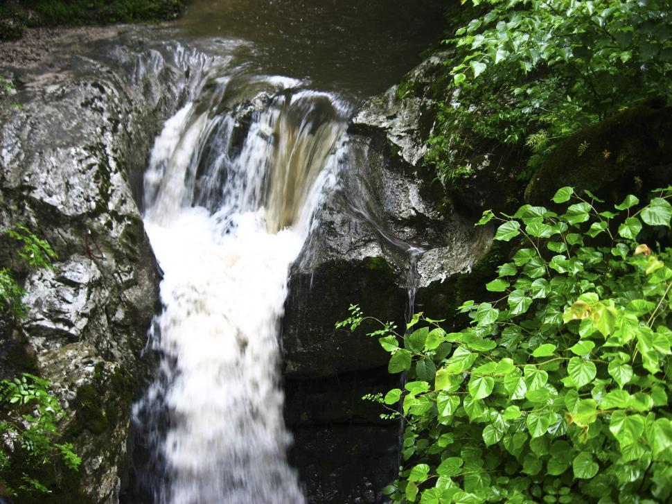 Free Image of small waterfall 