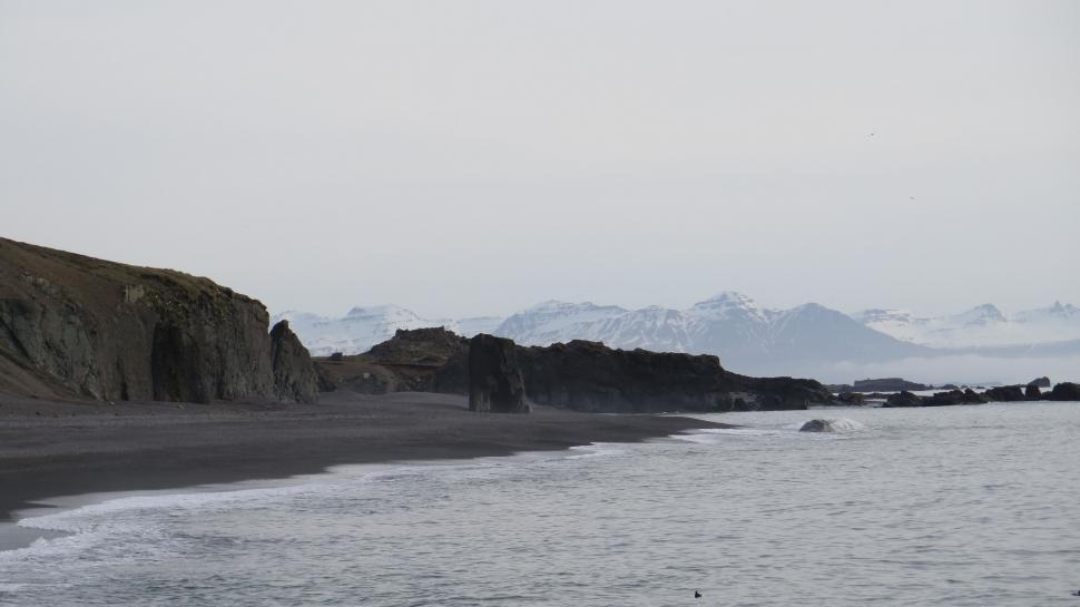 Free Image of Beach With Mountains in Background 