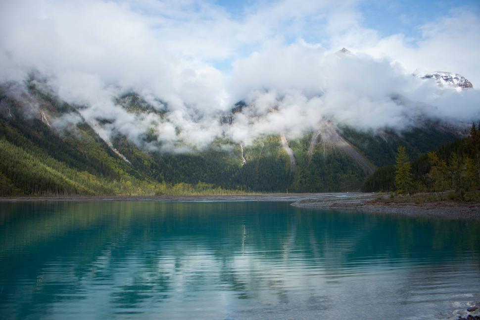 Free Image of Majestic Mountain Lake Surrounded by Clouds 