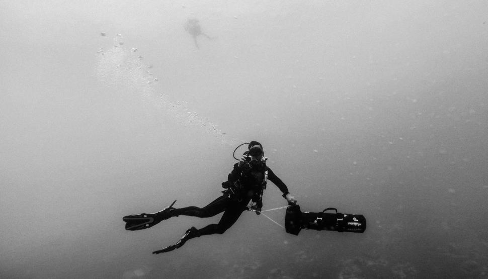 Free Image of Scuba Diver in Water 