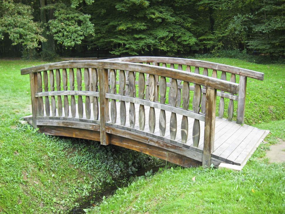 Free Image of wooden bridge 