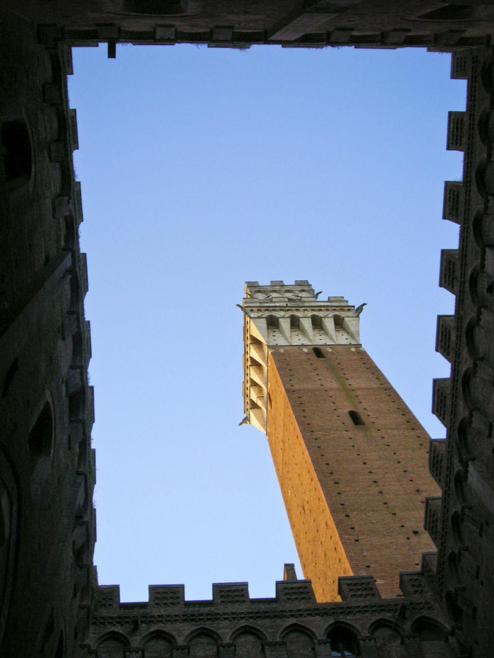 Free Image of Siena tower though opening 