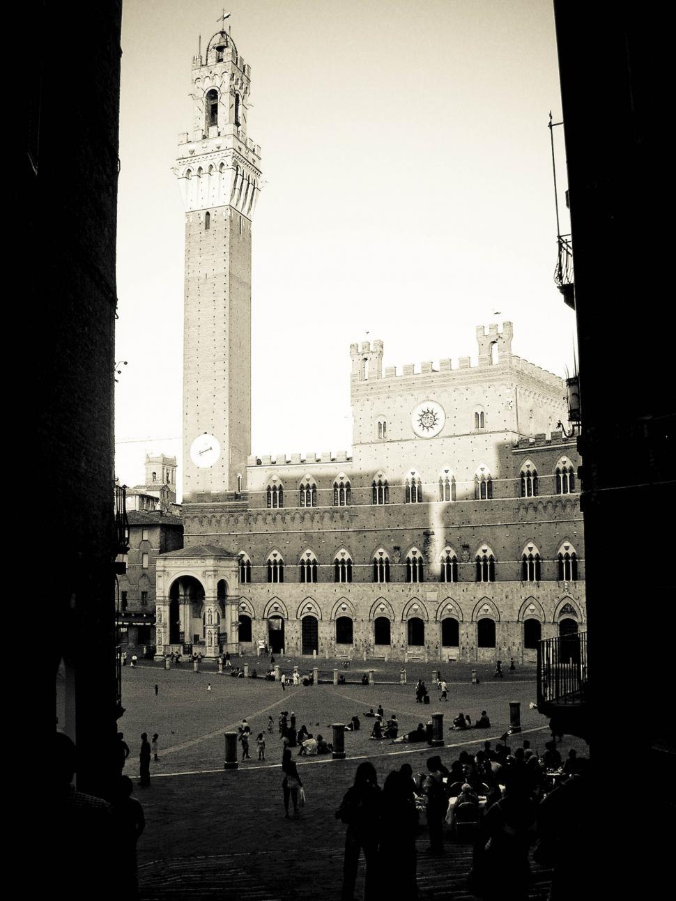 Free Image of Siena, italy in black and white 