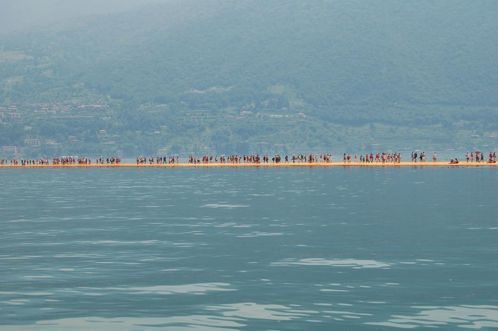 Free Image of Large Group of People Standing on Edge of Body of Water 
