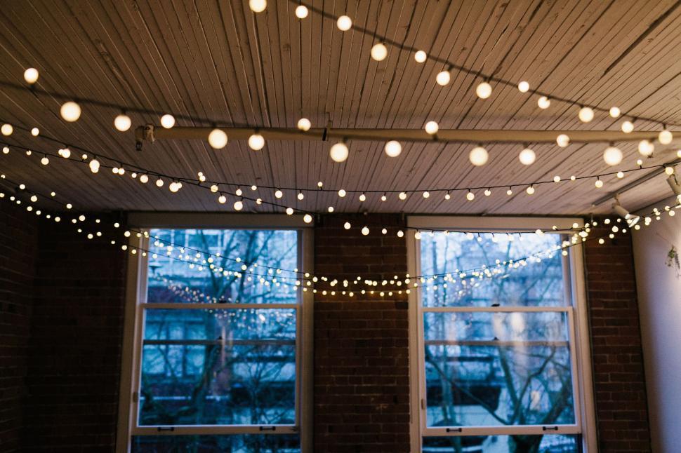 Free Image of Room With Multiple Hanging Lights 