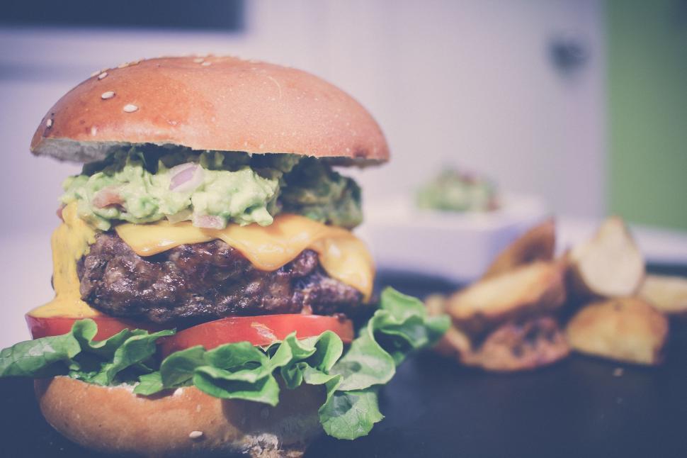 Free Image of Cheeseburger With Lettuce and Tomato on Table 